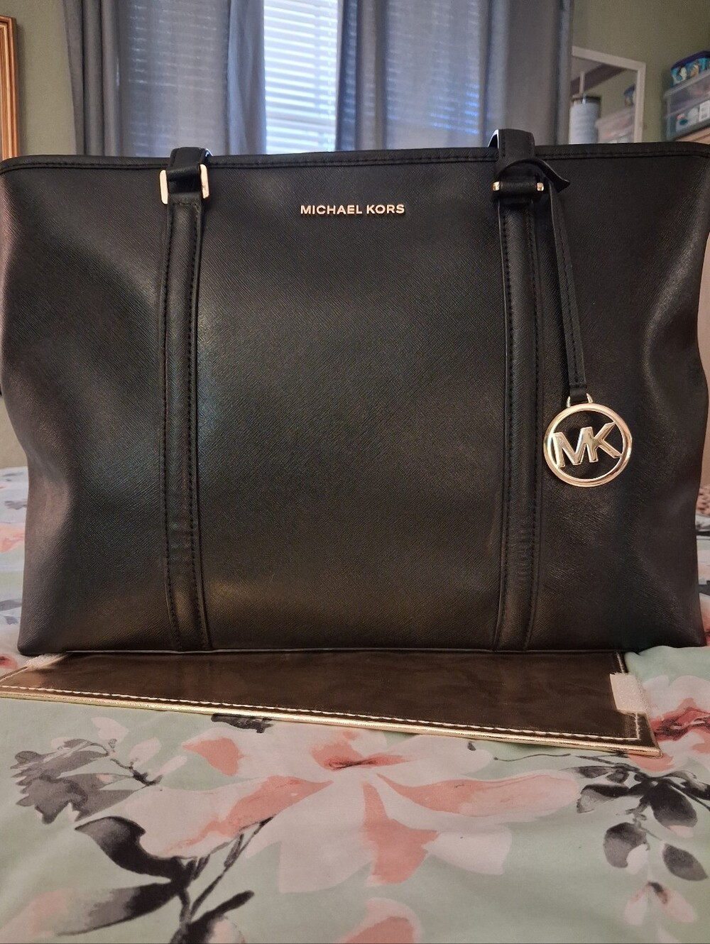 Michael Kors Sady -Jet Set Travel Saffiano Leather Shopper Tote Handbag Black